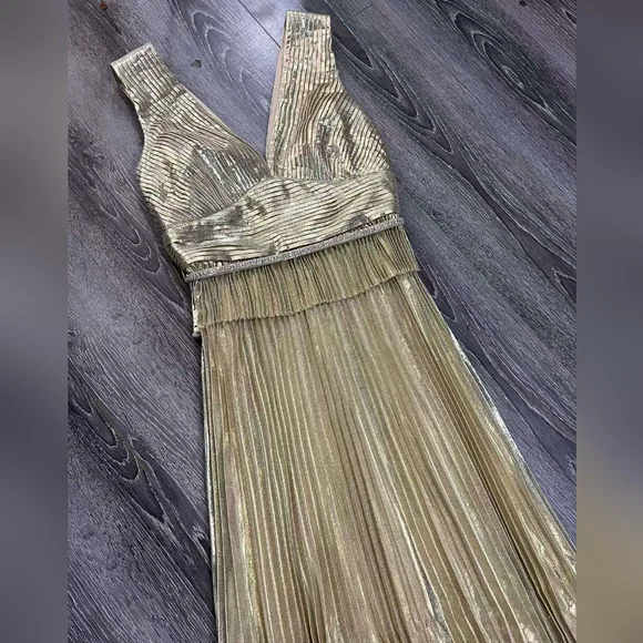 Self-Portrait Gold Metallic V-Neck Maxi Dress - Picture 9 of 10